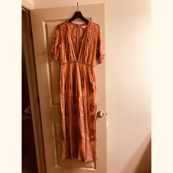 Honey Punch Dresses & Skirts - Honey Punch Lace Designed Maxi